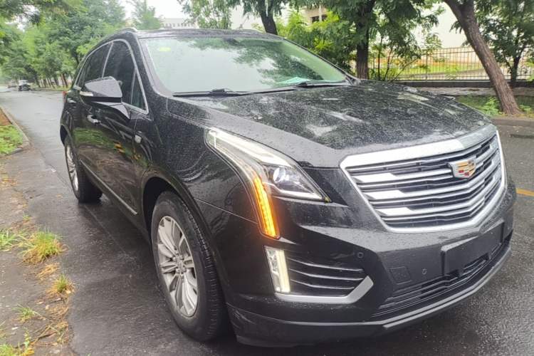 Used Cadillac XT5 2018 28T Four-Wheel Drive Luxury Model Front Right 45 Deg