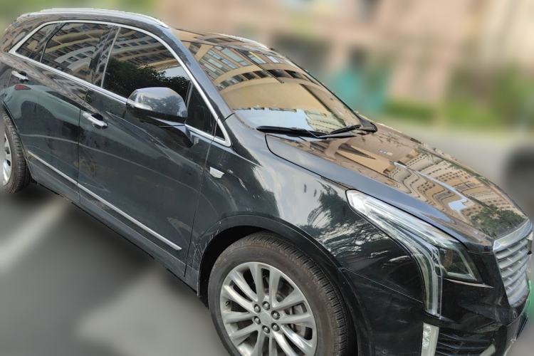 Used Cadillac XT5 2018 28E 4x4 Platinum Edition Front Right 45 Deg
