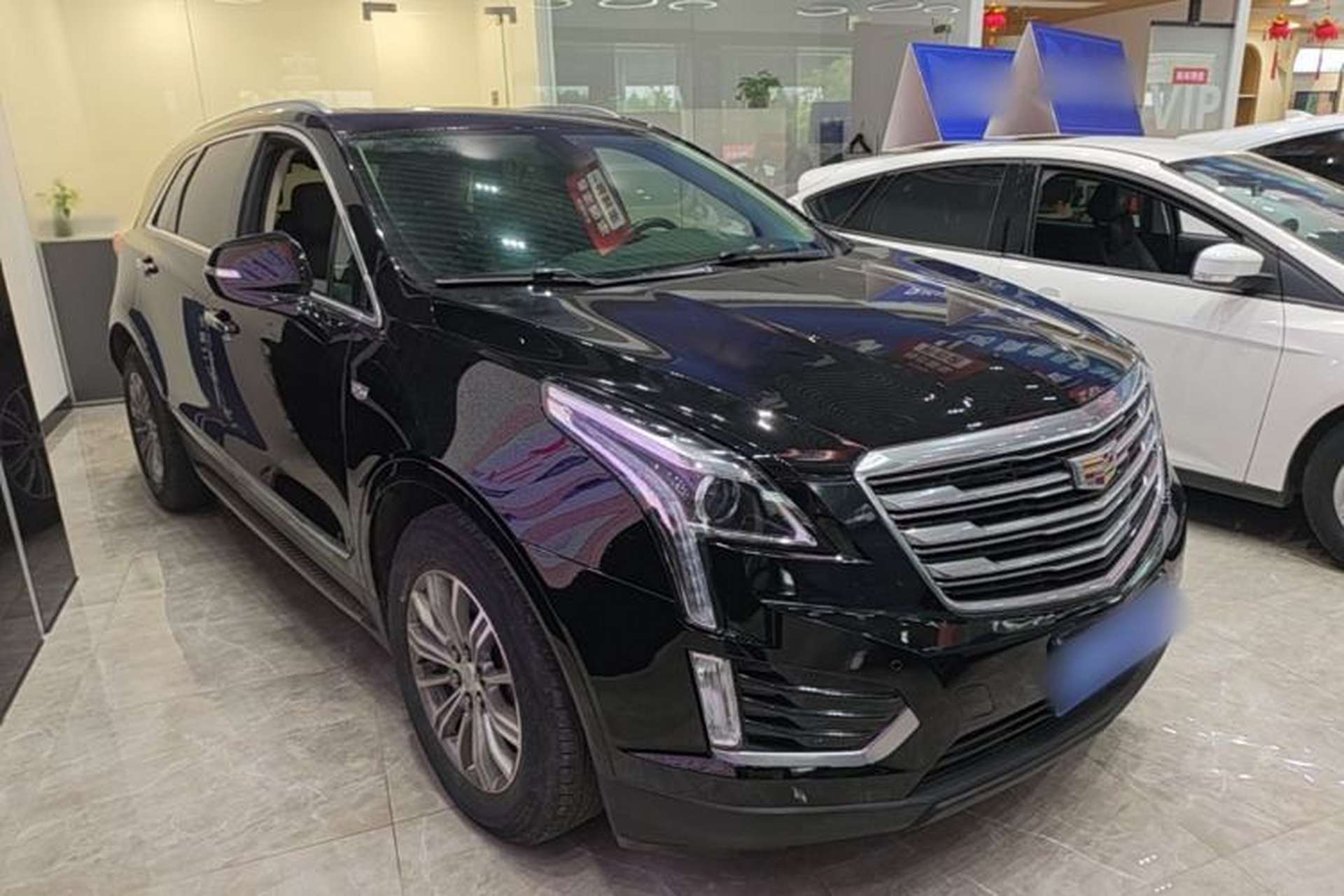 Used Cadillac XT5 2018 25T Luxury Model Front Right 45 Deg