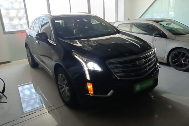 Used Cadillac XT5 2018 25T Luxury Model Front Right 45 Deg