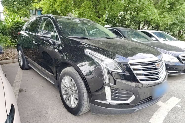 Used Cadillac XT5 2018 28T Four-Wheel Drive Luxury Model Front Right 45 Deg
