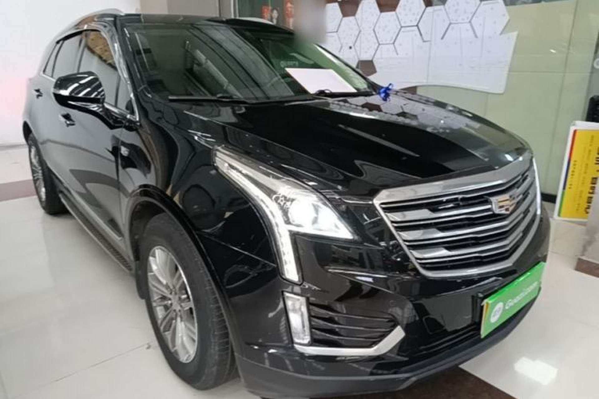 Used Cadillac XT5 2018 25T Luxury Model Front Right 45 Deg