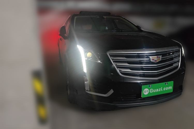 Used Cadillac XT5 2018 25T Luxury Model Front Right 45 Deg