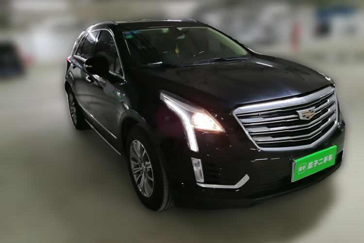 Used Cadillac XT5 2018 25T Luxury Model Front Right 45 Deg