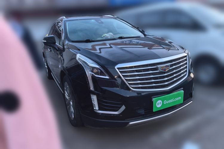 Used Cadillac XT5 2018 28E 4x4 Platinum Edition Front Right 45 Deg