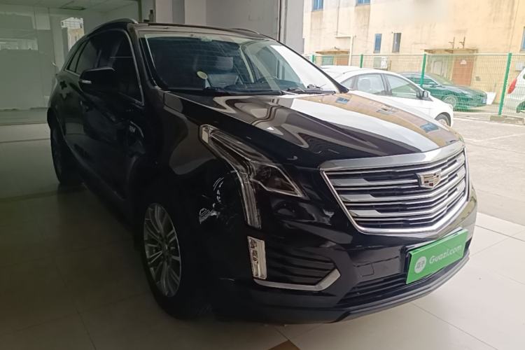 Used Cadillac XT5 2018 28T Four-Wheel Drive Luxury Model Front Right 45 Deg