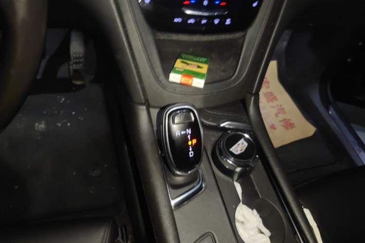 Used Cadillac XT5 2018 28E Four-Wheel Drive Tech Version Gear Lever