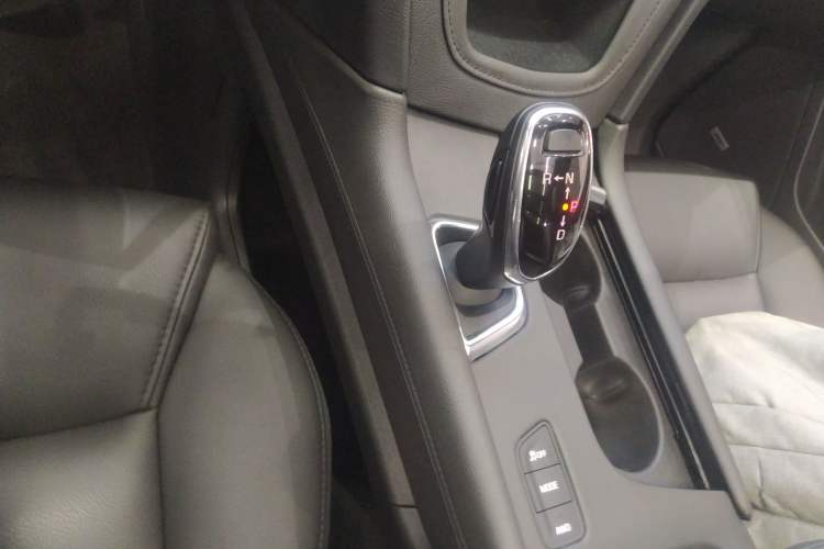 Used Cadillac XT5 2018 28E Four-Wheel Drive Tech Version Gear Lever