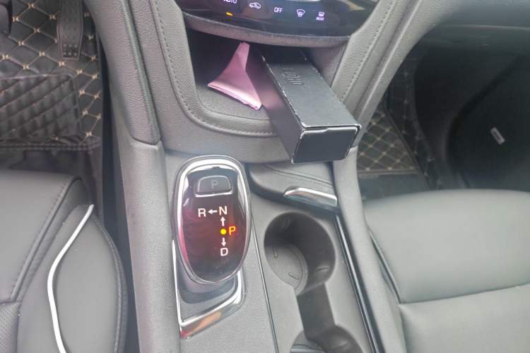 Used Cadillac XT5 2018 25T Luxury Model Gear Lever
