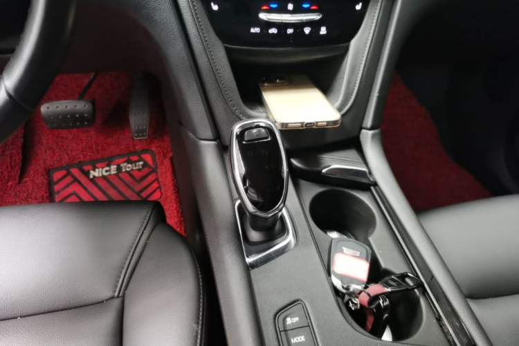 Used Cadillac XT5 2018 28E Four-Wheel Drive Tech Version Gear Lever