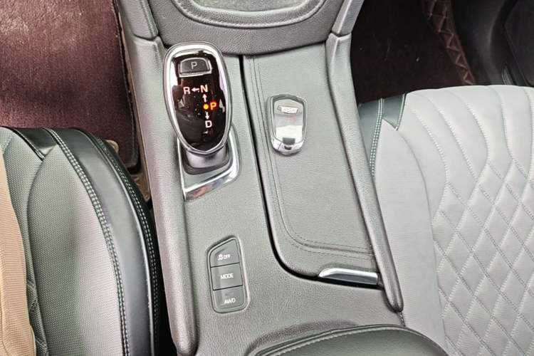 Used Cadillac XT5 2018 28E Four-Wheel Drive Tech Version Gear Lever