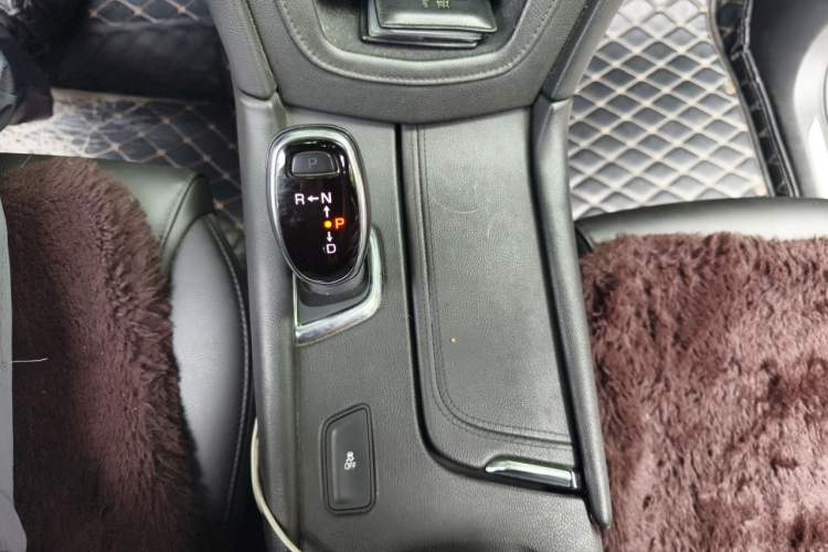 Used Cadillac XT5 2018 25T Tech Model Gear Lever