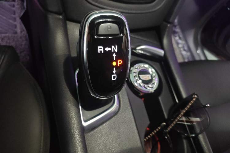Used Cadillac XT5 2018 25T Luxury Model Gear Lever