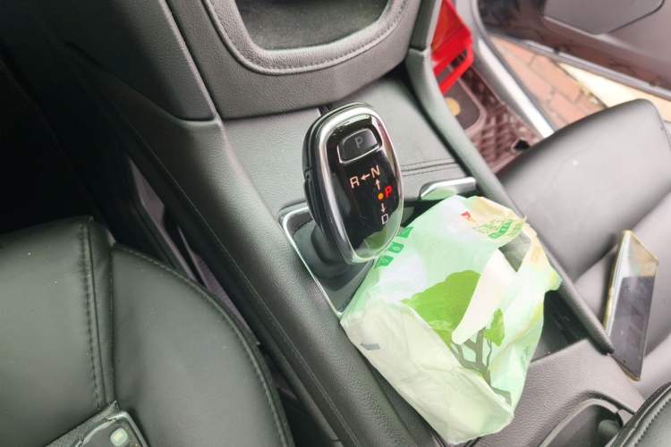 Used Cadillac XT5 2018 25T Luxury Model Gear Lever