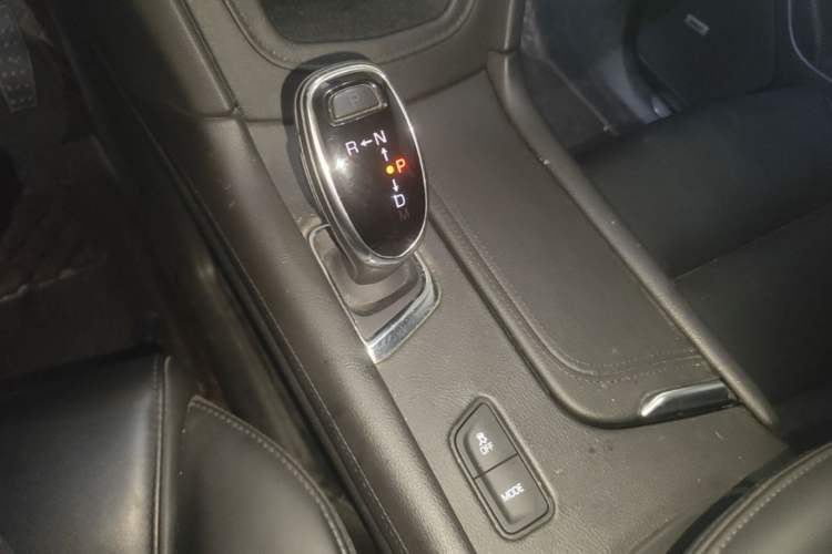Used Cadillac XT5 2018 25T Luxury Model Gear Lever