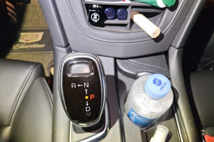 Used Cadillac XT5 2018 28E Four-Wheel Drive Tech Version Gear Lever