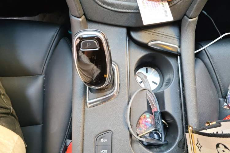 Used Cadillac XT5 2018 28E Four-Wheel Drive Tech Version Gear Lever