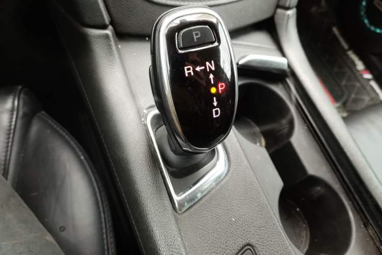 Used Cadillac XT5 2018 25T Luxury Model Gear Lever