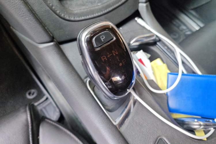 Used Cadillac XT5 2018 25T Luxury Model Gear Lever