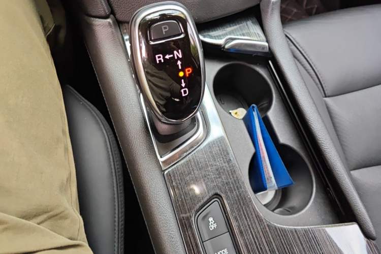 Used Cadillac XT5 2018 25T Luxury Model Gear Lever