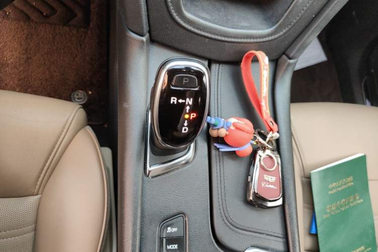 Used Cadillac XT5 2018 28E 4x4 Platinum Edition Gear Lever