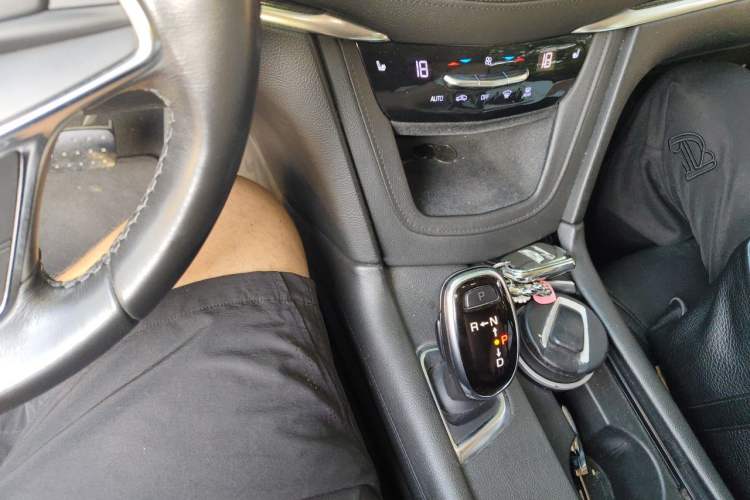 Used Cadillac XT5 2018 25T Luxury Model Gear Lever