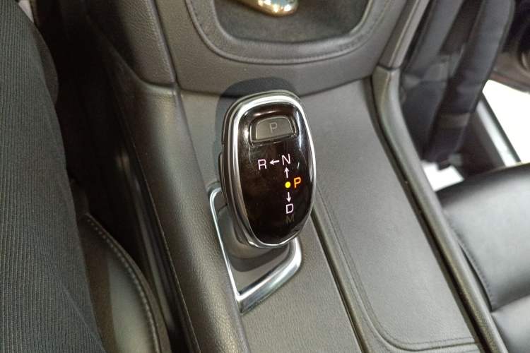 Used Cadillac XT5 2018 25T Luxury Model Gear Lever