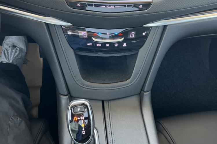 Used Cadillac XT5 2018 25T Luxury Model Gear Lever
