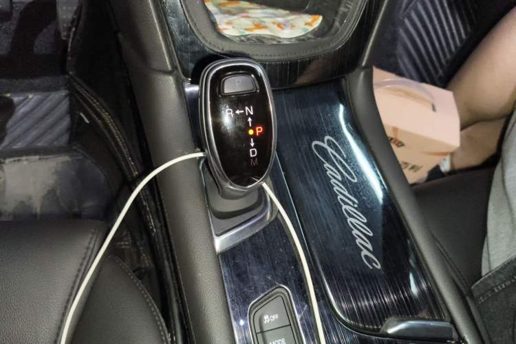 Used Cadillac XT5 2018 28E Four-Wheel Drive Tech Version Gear Lever