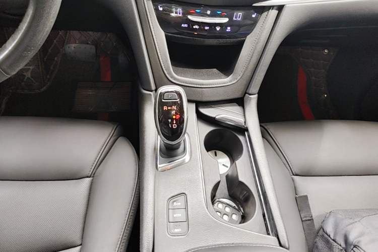 Used Cadillac XT5 2018 28T Four-Wheel Drive Luxury Model Gear Lever
