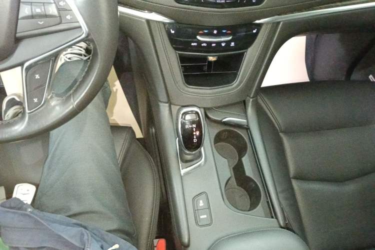 Used Cadillac XT5 2018 25T Luxury Model Gear Lever