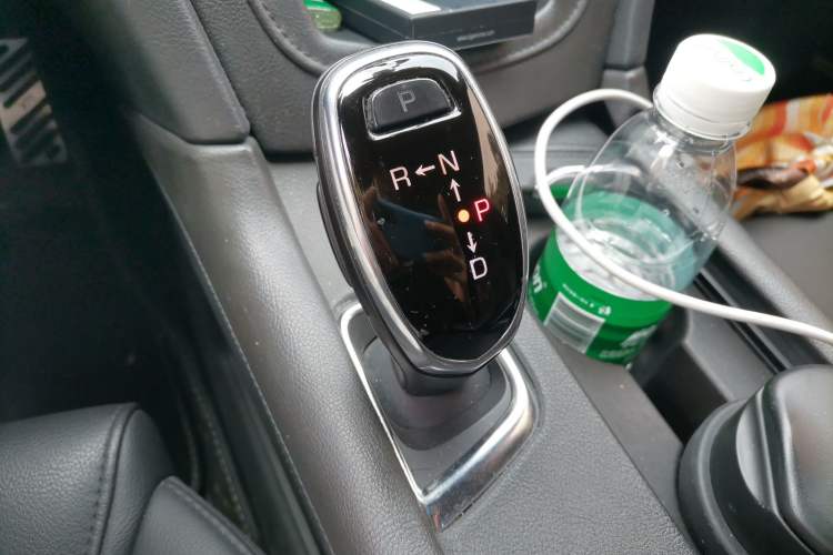 Used Cadillac XT5 2018 28E Four-Wheel Drive Tech Version Gear Lever