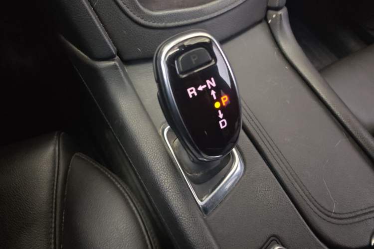Used Cadillac XT5 2018 28E Four-Wheel Drive Tech Version Gear Lever