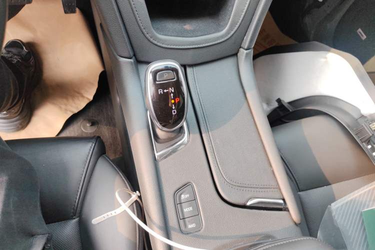 Used Cadillac XT5 2018 28T Four-Wheel Drive Luxury Model Gear Lever