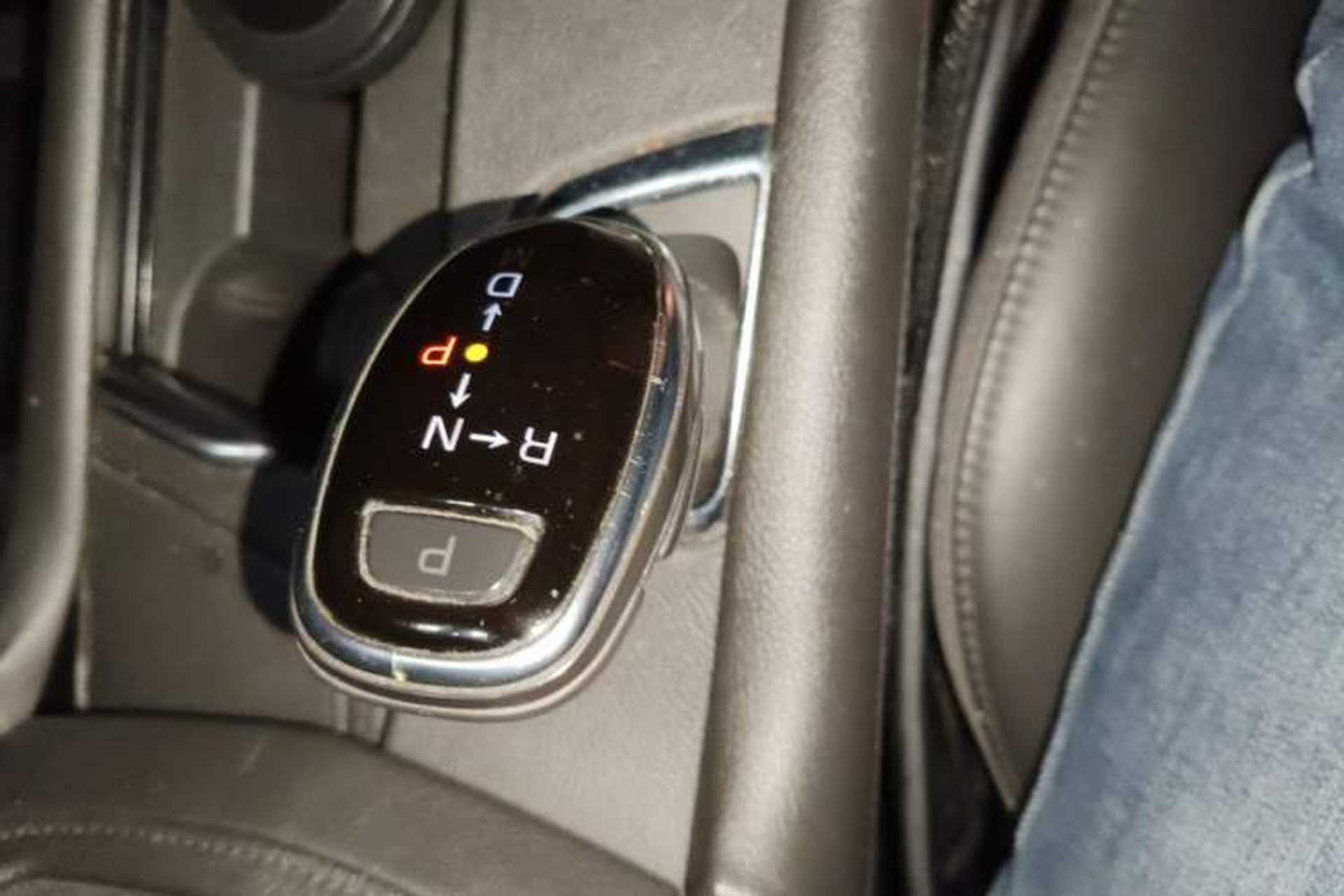 Used Cadillac XT5 2018 25T Luxury Model Gear Lever