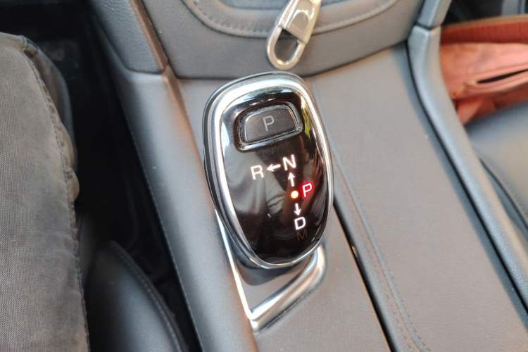 Used Cadillac XT5 2018 28E Four-Wheel Drive Tech Version Gear Lever