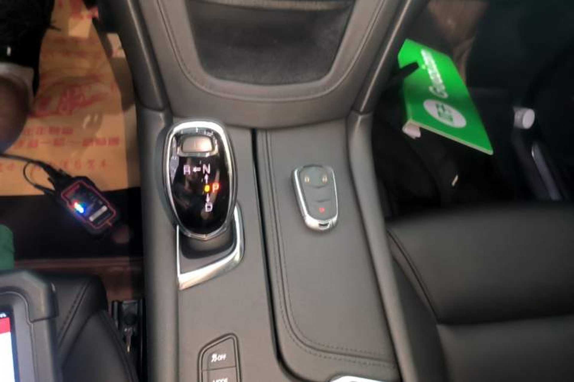 Used Cadillac XT5 2018 28E Four-Wheel Drive Tech Version Gear Lever