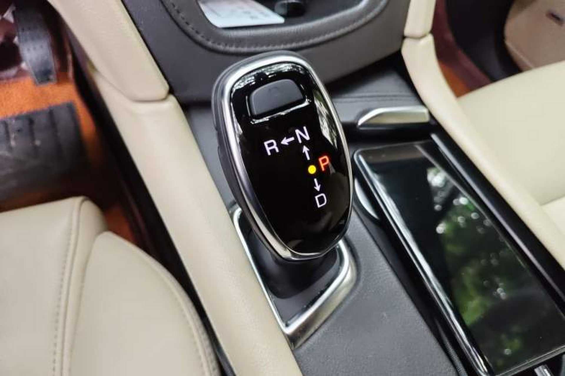 Used Cadillac XT5 2018 25T Tech Model Gear Lever
