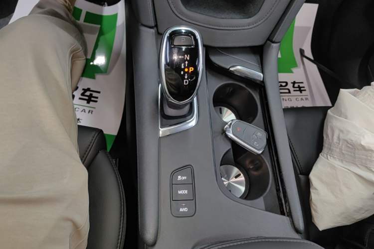 Used Cadillac XT5 2018 28E Four-Wheel Drive Tech Version Gear Lever