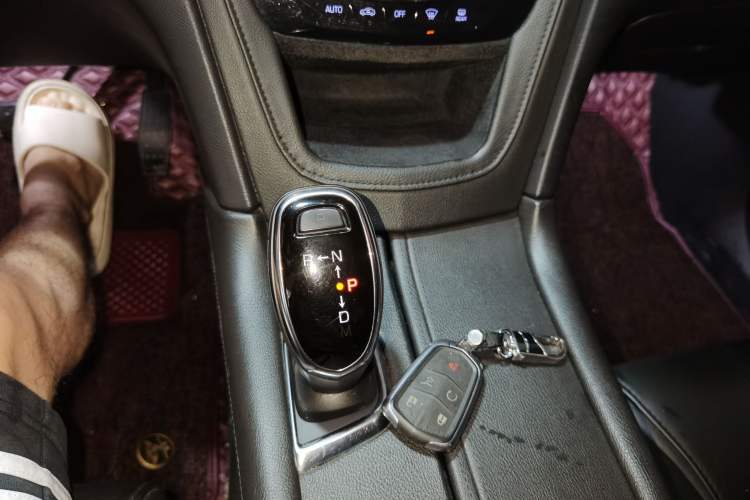 Used Cadillac XT5 2018 28T Four-Wheel Drive Luxury Model Gear Lever