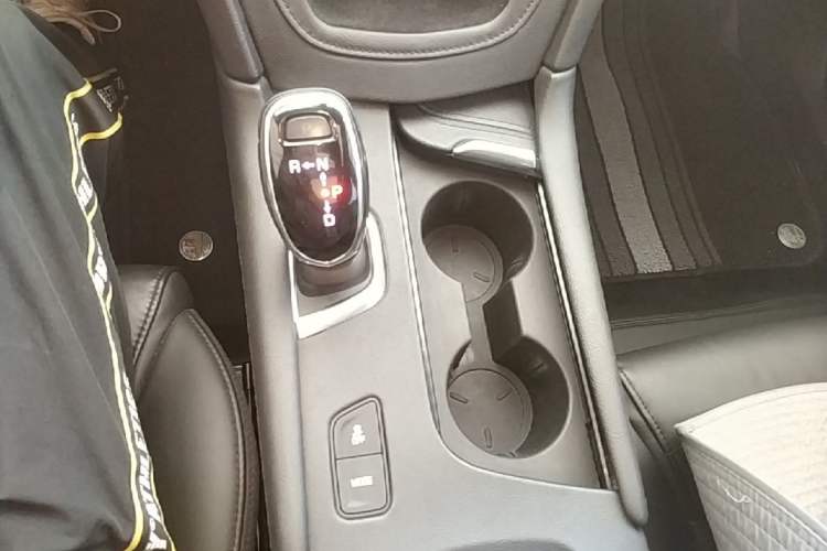 Used Cadillac XT5 2018 25T Luxury Model Gear Lever
