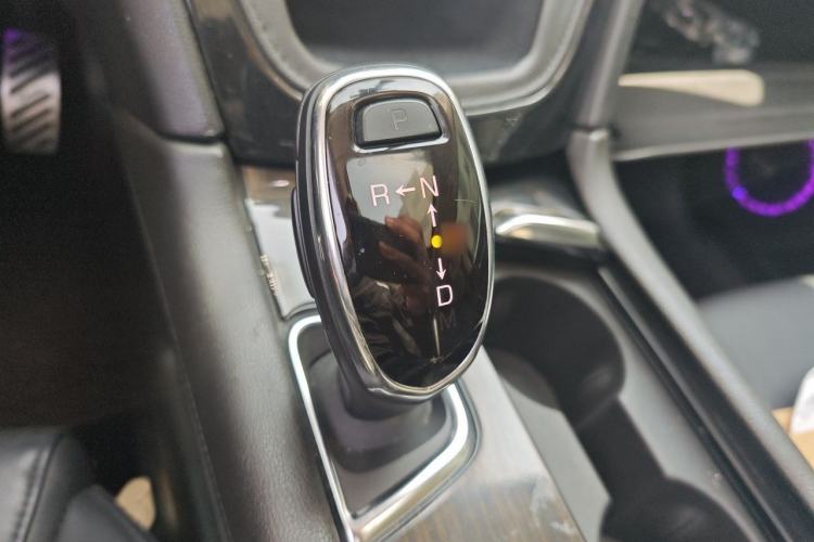 Used Cadillac XT5 2018 25T Luxury Model Gear Lever