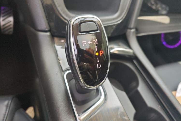 Used Cadillac XT5 2018 25T Luxury Model Gear Lever
