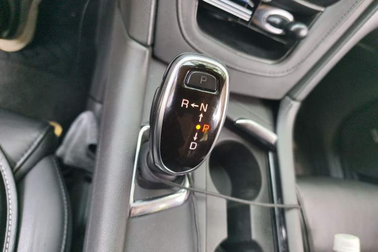 Used Cadillac XT5 2018 25T Luxury Model Gear Lever