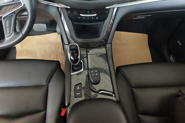 Used Cadillac XT5 2018 25T Luxury Model Gear Lever