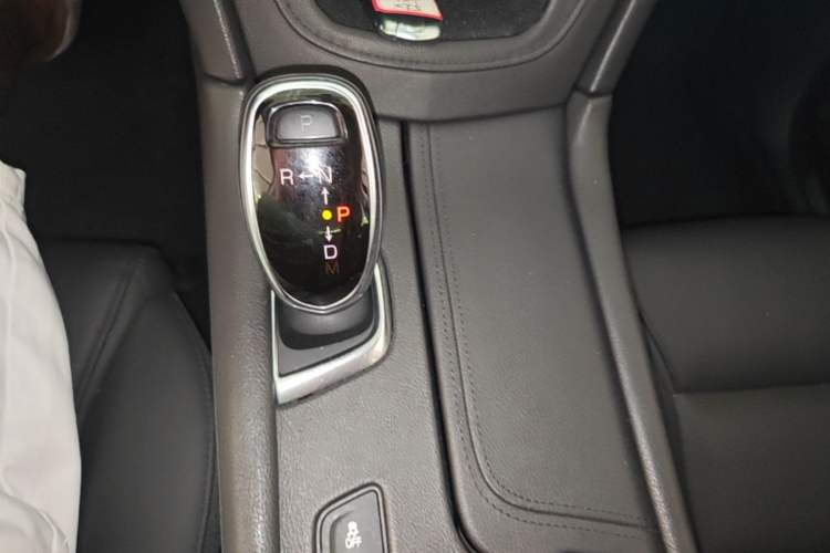 Used Cadillac XT5 2018 25T Luxury Model Gear Lever