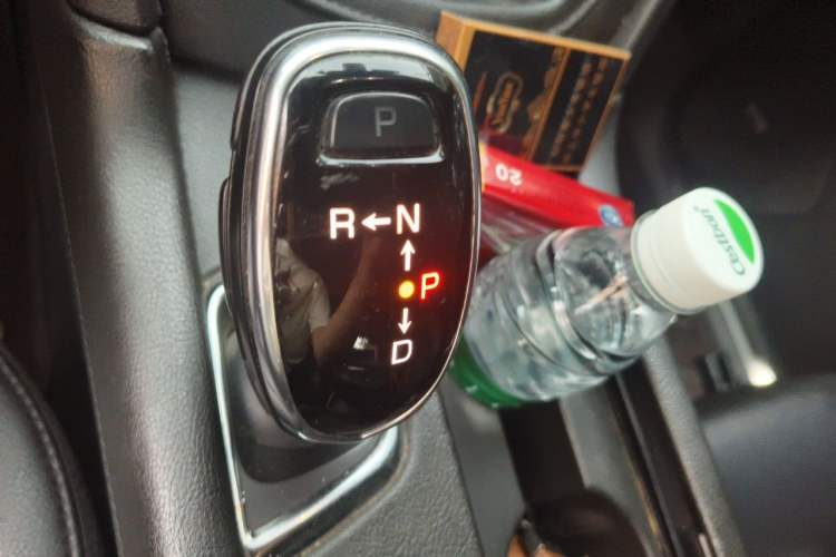 Used Cadillac XT5 2018 25T Tech Model Gear Lever