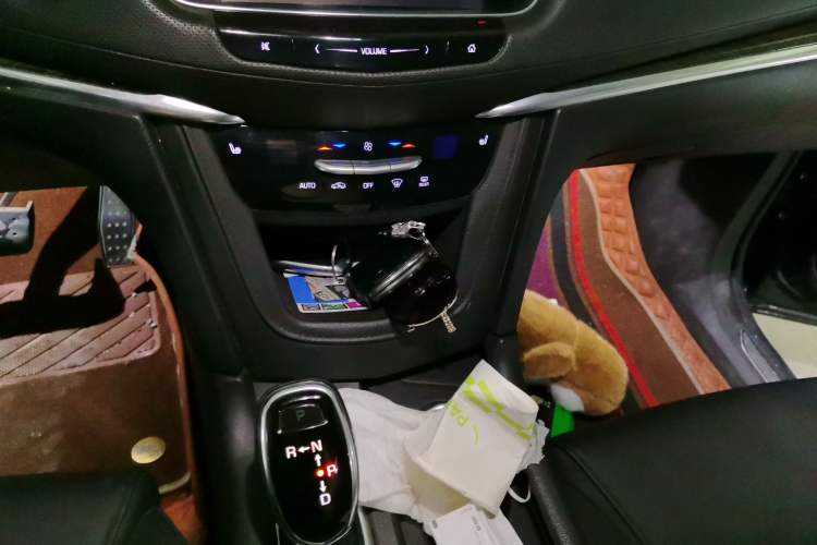 Used Cadillac XT5 2018 25T Luxury Model Gear Lever