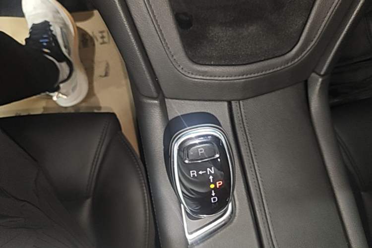 Used Cadillac XT5 2018 25T Luxury Model Gear Lever