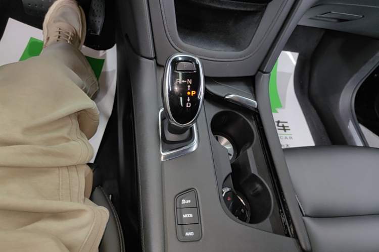Used Cadillac XT5 2018 28E Four-Wheel Drive Tech Version Gear Lever